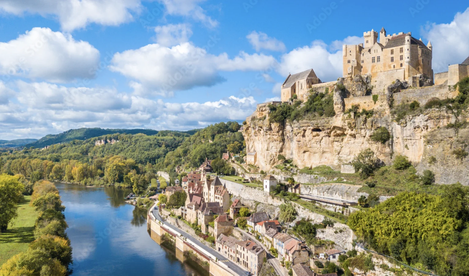 Château de Beynac sur la Dordogne — côté Périgord Noir